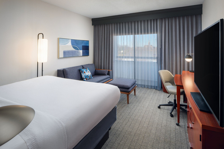 Bedroom 3, Courtyard by Marriott Columbus Worthington, Franklin