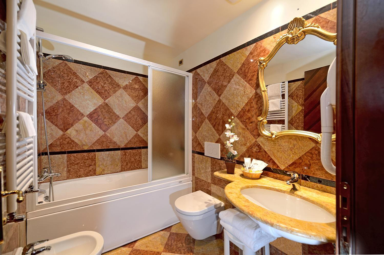Bathroom 4, Hotel Città Di Milano, Venezia