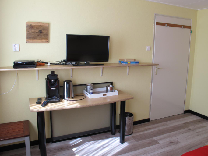 Others 5, Achter het Anker, Den Helder