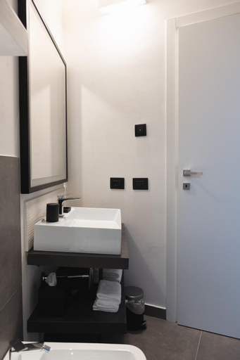 Bathroom 7
