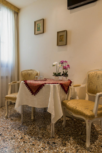 Others 4, Venice Inn, Venezia