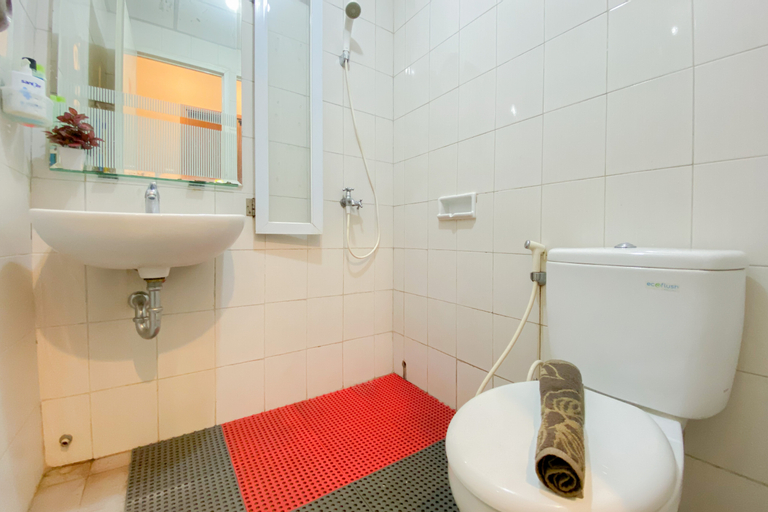 Bedroom 5, Homey and Warm 2BR at Signature Park Grande Apartment By Travelio, East Jakarta