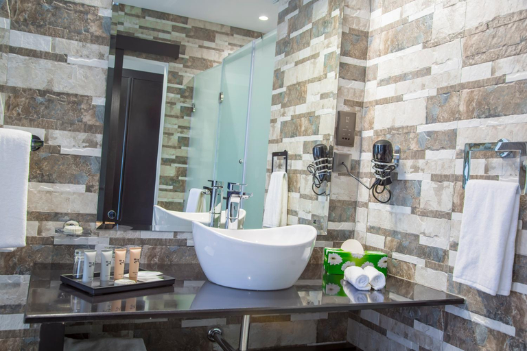 Bathroom 3, Amaryllis Hotel Blantyre, Blantyre City