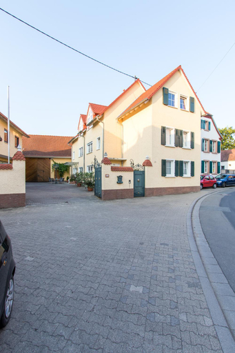 Others 3, Weingut und Gastehaus Henrici, Mainz-Bingen