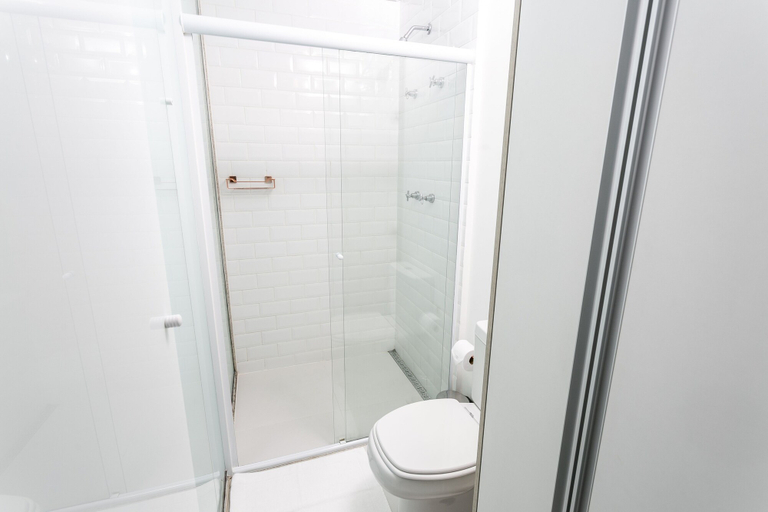 Bathroom 4, Lobo, São Paulo