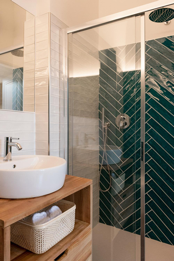 Bathroom 18