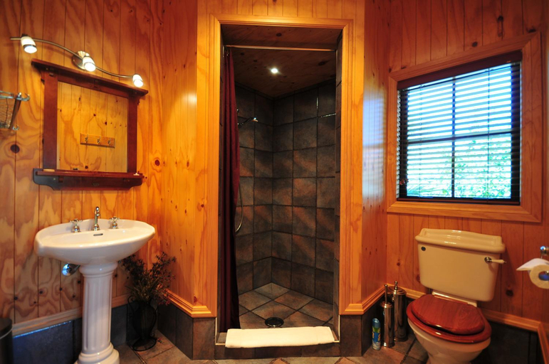 Bathroom 2, River Rock Estate, Central Otago