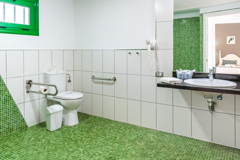 Bathroom 4, Hyde Park Lane, Las Palmas