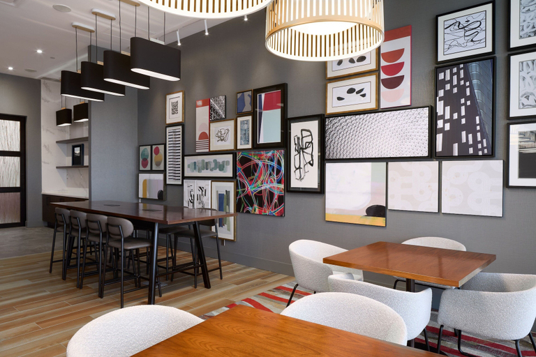 Food & Drinks 5, Residence Inn by Marriott Montreal Airport, Montréal
