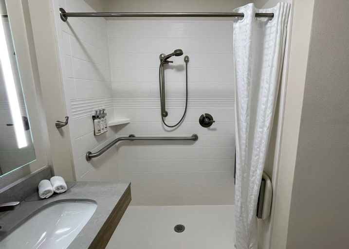 Bathroom 14