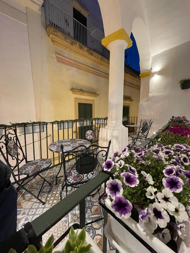 Others 5, Donna Grazia Relais, Lecce