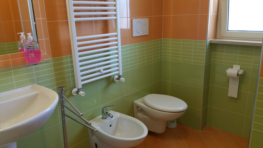 Bathroom 3, I Gerani, Foggia