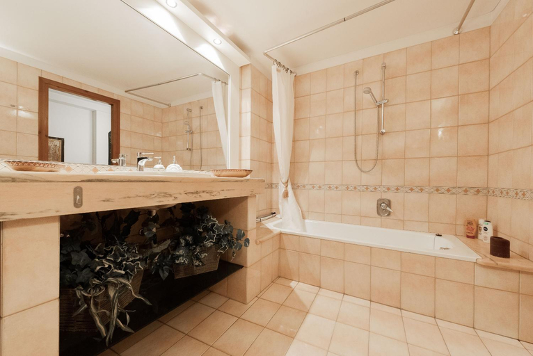 Bathroom 2, Realkasa Azeglio Apartments, Bologna