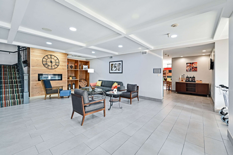 Public Area 3, Country Inn & Suites by Radisson, Bloomington-Normal Airport, IL, McLean