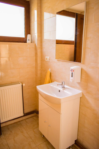 Others 2, Pensiunea La Cernat, Sugag