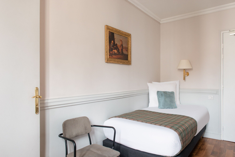 Bedroom 3, Hotel de la Porte Dorée, Paris