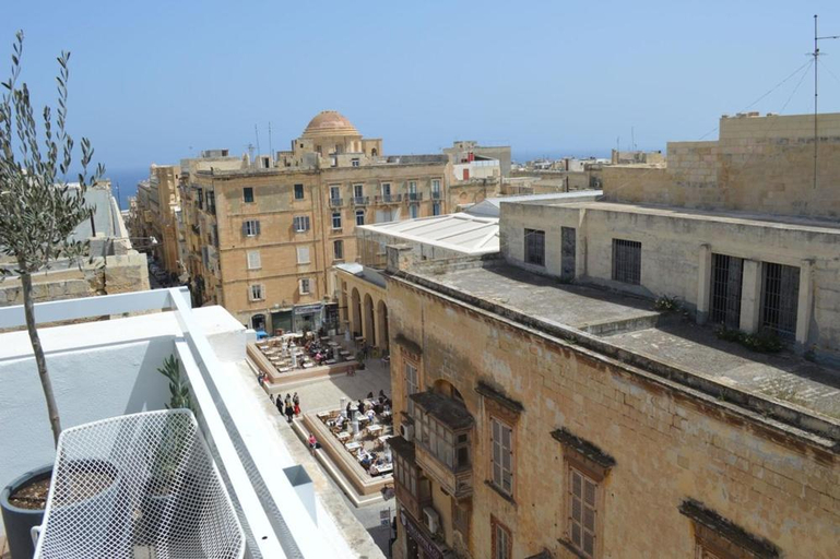 Exterior & Views, De la Valette
