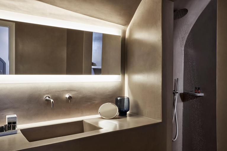 Bathroom 4, Old Castle Oia, South Aegean