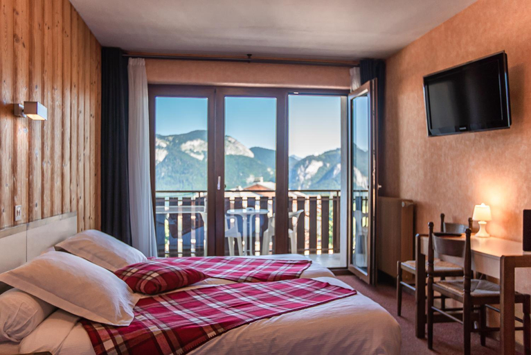 Bedroom 2, Hotel Le Christania, Haute-Savoie