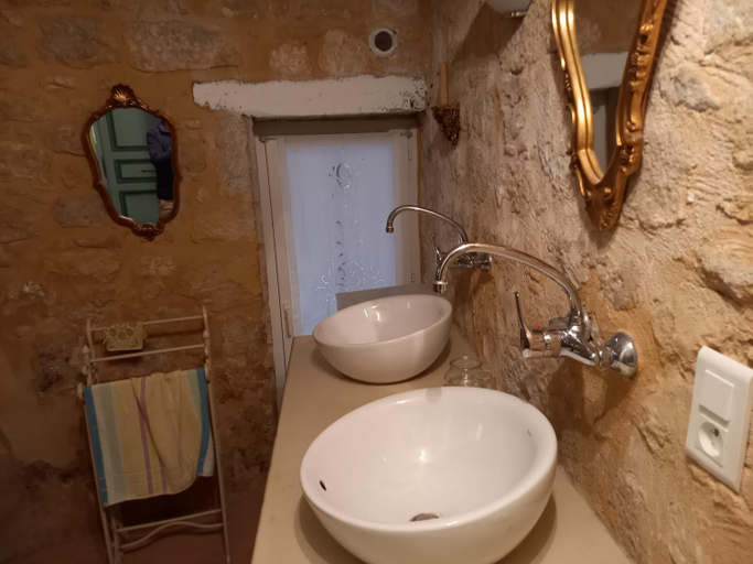 Bathroom 3, chambre d hotes les remparts, Dordogne