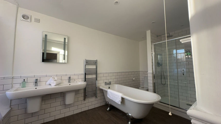 Bathroom 3, The White Bull, Lancashire
