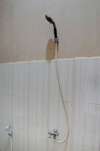 Bathroom 3, OYO Life 92925 Kost Bu Mala 2 Syariah, Pasuruan