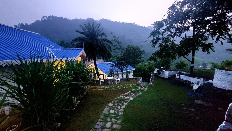 Exterior 9