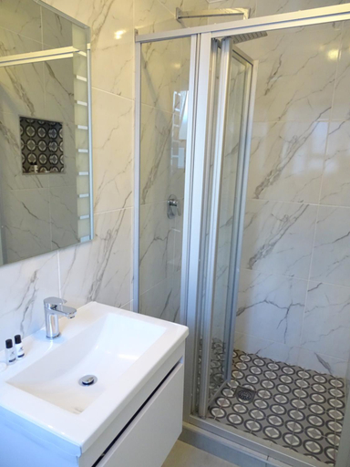 Bathroom 2, Big Skies Guesthouse, City of Cape Town
