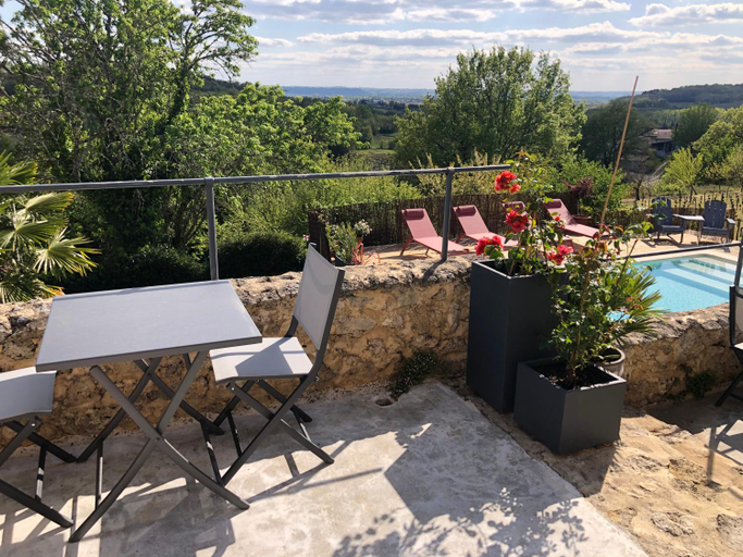 Others 3, Chateau Haut-Clarise, Gironde