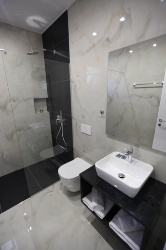 Bathroom 3, Sea Breeze Villa, Sarandës