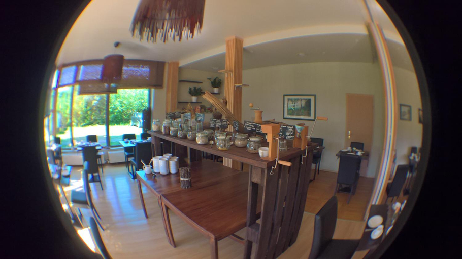 Food & Drinks