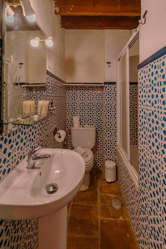 Bathroom 3, Casa del Aljibe Siglo XVI, Granada