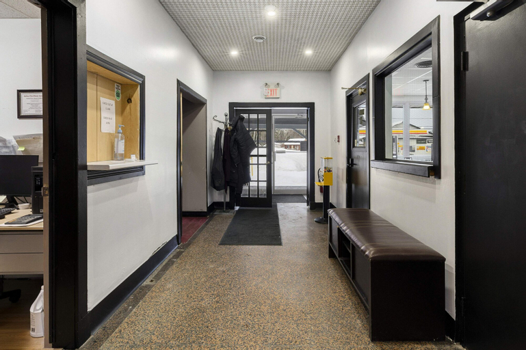 Public Area, Lakeside Inn, Lennox and Addington