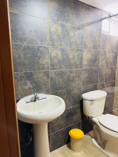 Bathroom 5, Hostal Niiza, Quito