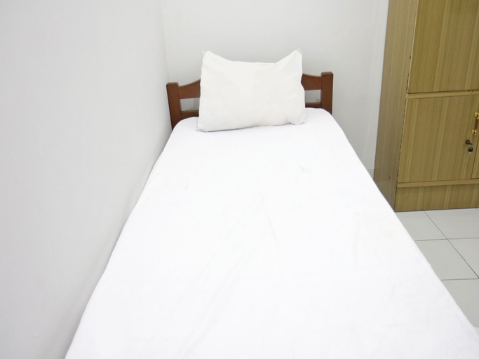 Bedroom 2, OYO Life 92925 Kost Bu Mala 2 Syariah, Pasuruan