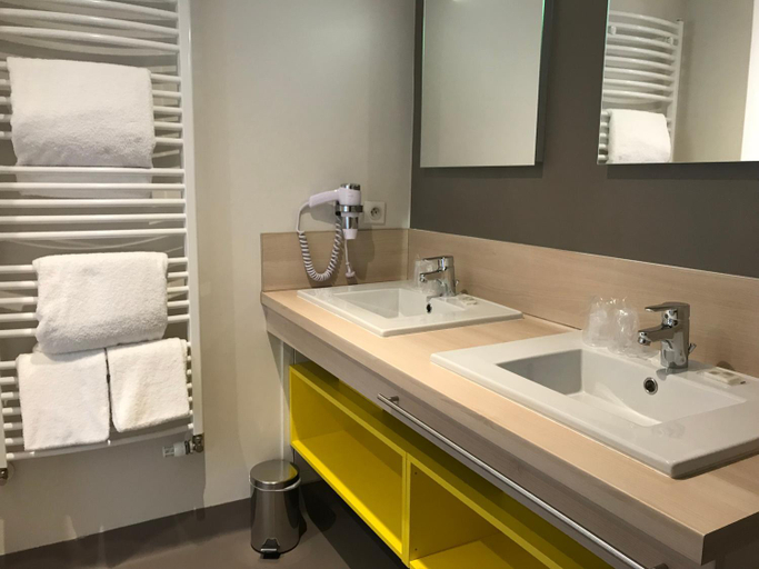 Bathroom 4, The Residence, Hôtel Westlodge, Lyon Nord, Rhône