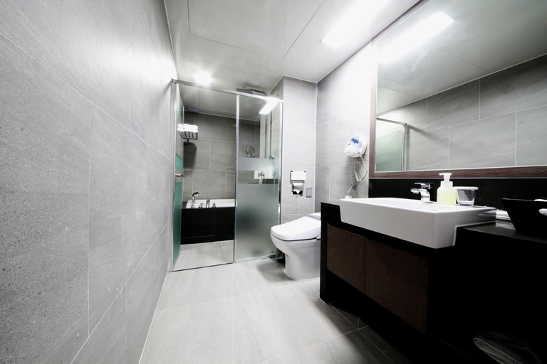 Bathroom 4, GOLDEN TULIP ESSENTIAL NAMGANG, Jinju
