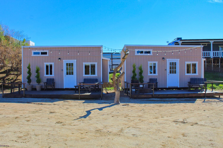 Exterior 15