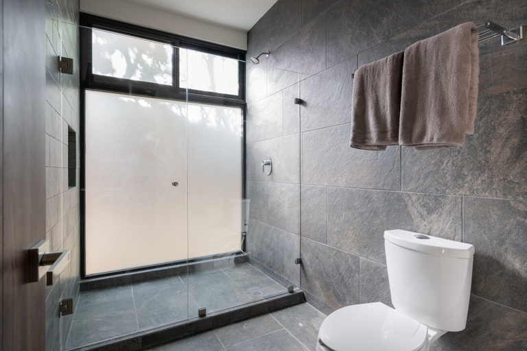 Bathroom 3, Twelve O’Clock Luxury Villas, Cozumel