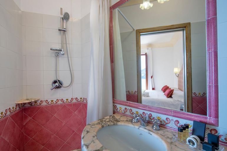 Bathroom 4, Hotel Casa Albertina, Salerno
