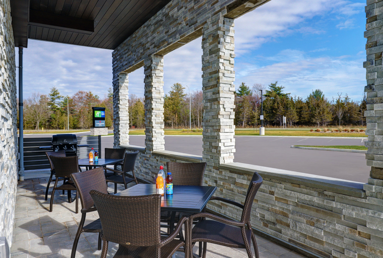 Food & Drinks 3, Candlewood Suites KINGSTON WEST, Frontenac