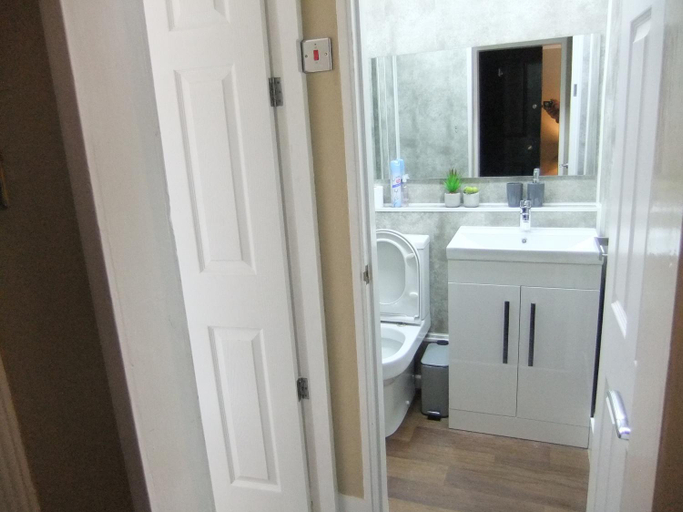Bathroom 4, Dewsbury House, Blackpool