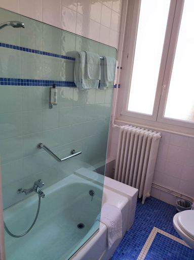 Bathroom 12