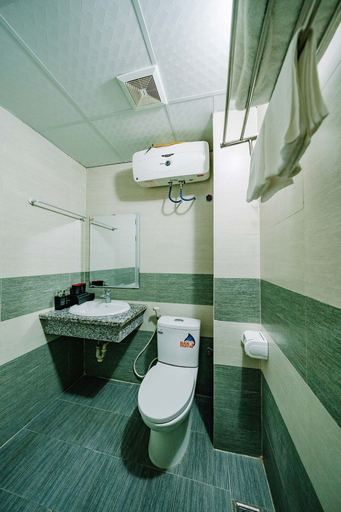 Bathroom 4, Phuong Dong Hotel, Cát Hải