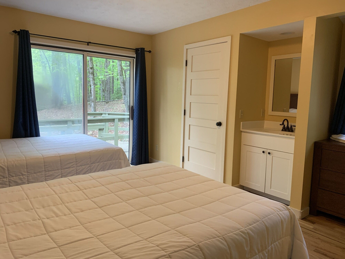 Bedroom 2, Kanuga Inn & Lodging, Henderson