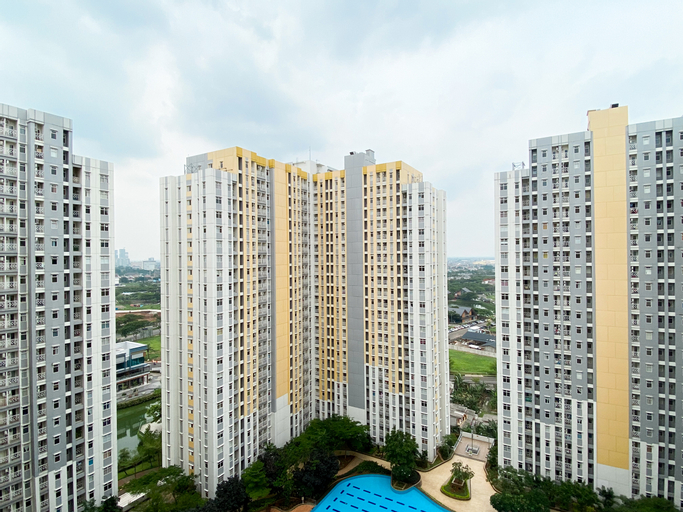 Exterior & Views 2, Warm Living and Homey 2BR at Springlake Summarecon Bekasi Apartment By Travelio, Bekasi