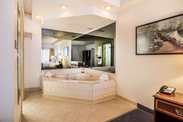 Bathroom 4, Quality Inn & Suites Albany Airport, Albany