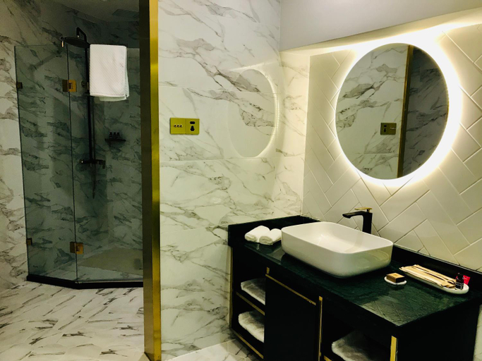 Bathroom 4, Moon and Chalice, Kunming