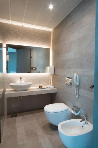 Bathroom, Promenade Hotel, El Metn