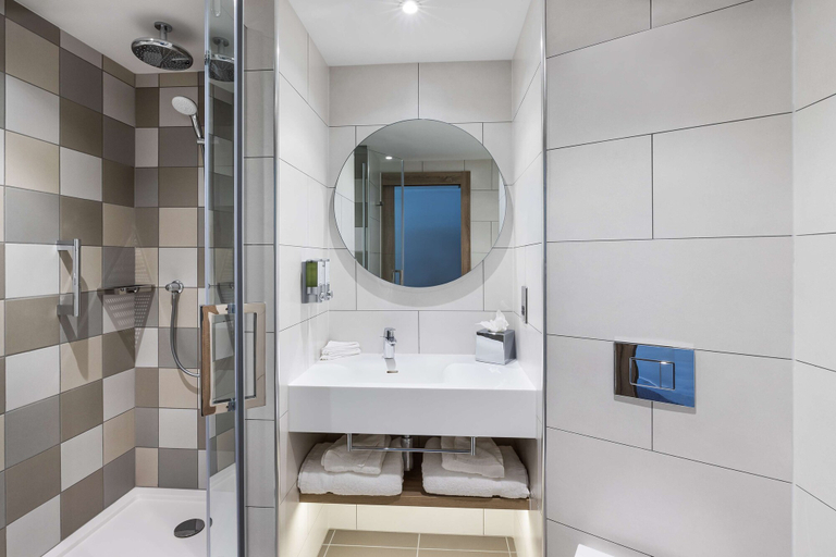 Bathroom 4, Hampton by Hilton Torquay, Torbay